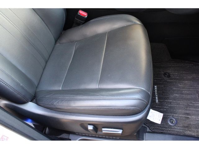 TOYOTA ALPHARD HYBRID 4WD 2019 Image 31