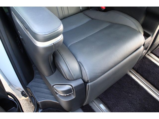 TOYOTA ALPHARD HYBRID 4WD 2019 Image 31