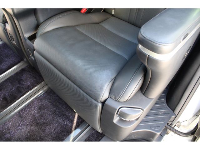 TOYOTA ALPHARD HYBRID 4WD 2019 Image 31