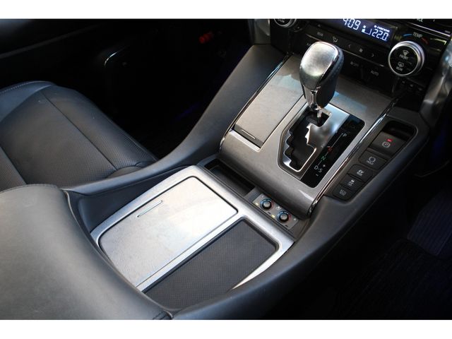 TOYOTA ALPHARD HYBRID 4WD 2019 Image 31