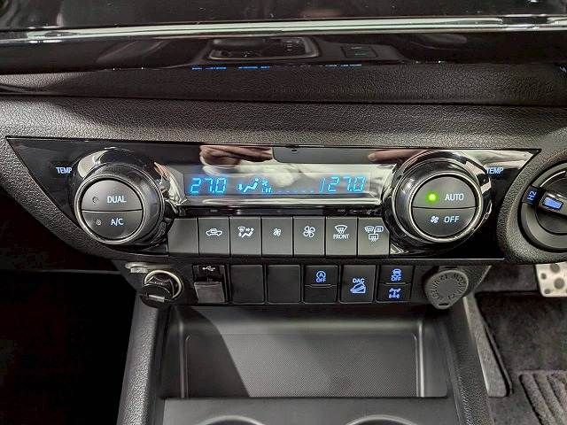 TOYOTA HILUX 4WD 2023 Image 31