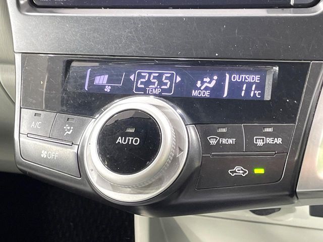 TOYOTA PRIUS ALPHA 2013 Image 31