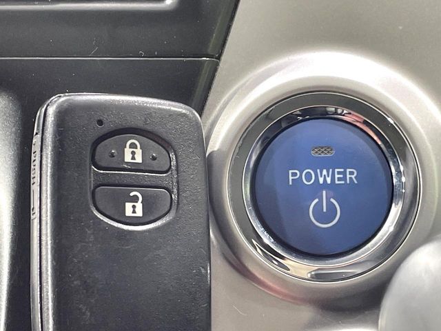 TOYOTA PRIUS ALPHA 2013 Image 31