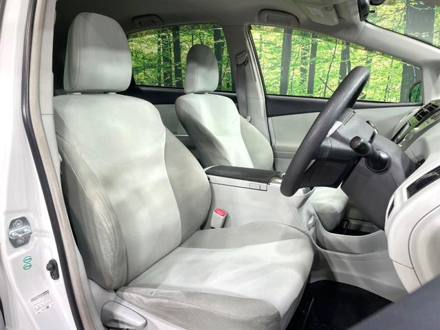 TOYOTA PRIUS ALPHA 2013 Image 31