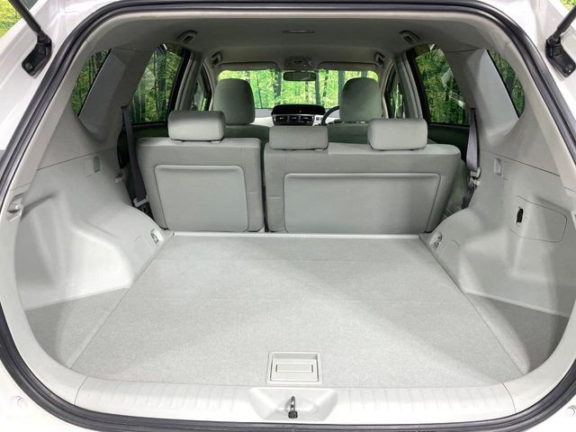 TOYOTA PRIUS ALPHA 2013 Image 31