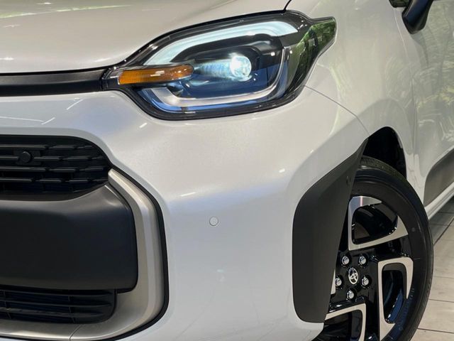 TOYOTA SIENTA HYBRID 2025 Image 31