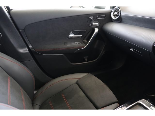 MERCEDES BENZ A CLAS 2024 Image 31