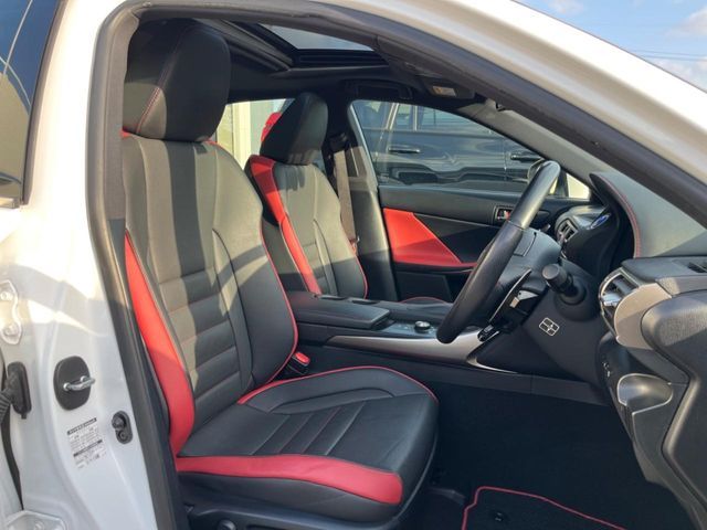 TOYOTA LEXUS IS300H 2015 Image 31