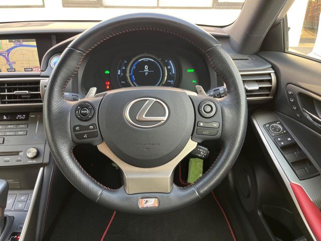 TOYOTA LEXUS IS300H 2015 Image 31