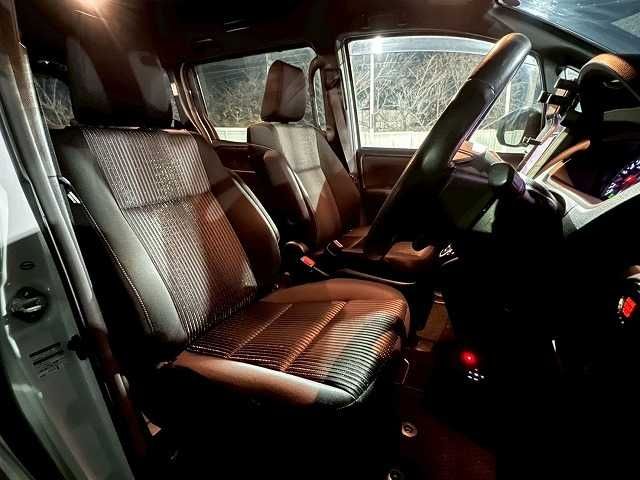 TOYOTA VOXY 2017 Image 31