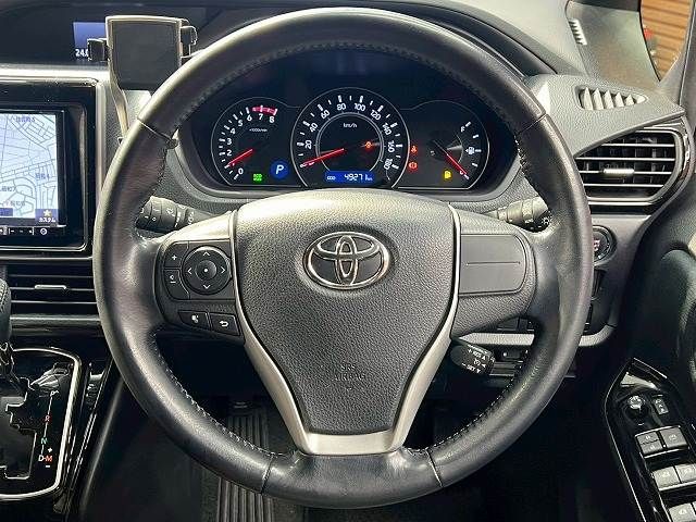 TOYOTA VOXY 2017 Image 31