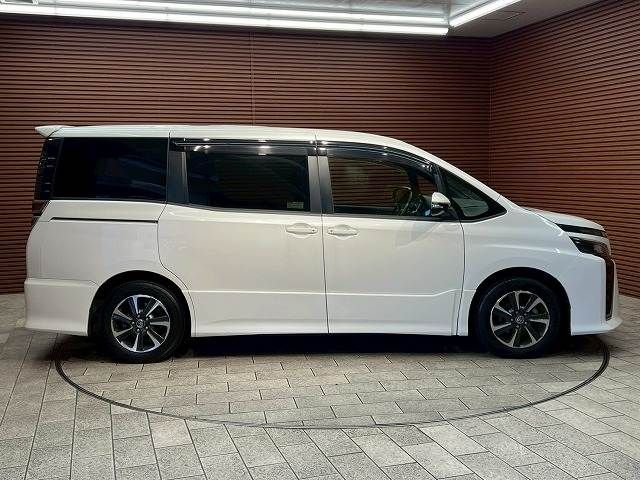 TOYOTA VOXY 2017 Image 31