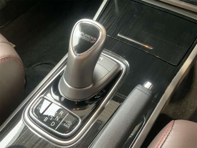 MITSUBISHI OUTLANDER PHEV 2015 Image 31