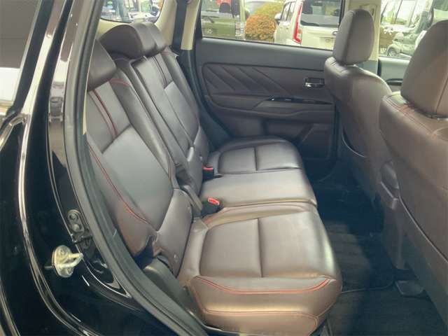 MITSUBISHI OUTLANDER PHEV 2015 Image 31