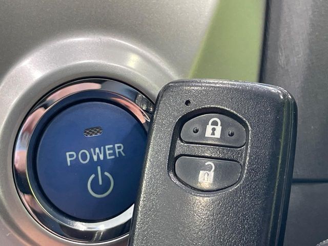 TOYOTA PRIUS ALPHA 2011 Image 31