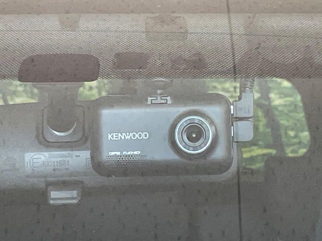 TOYOTA PRIUS ALPHA 2011 Image 31