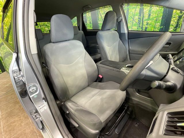 TOYOTA PRIUS ALPHA 2011 Image 31