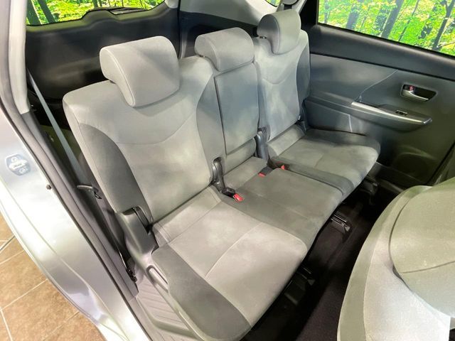 TOYOTA PRIUS ALPHA 2011 Image 31