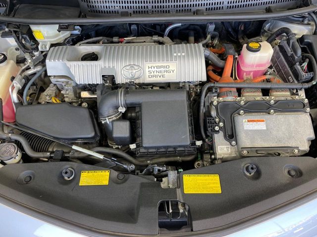 TOYOTA PRIUS ALPHA 2011 Image 31