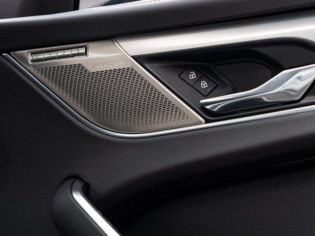 JAGUAR F-PACE 2024 Image 31