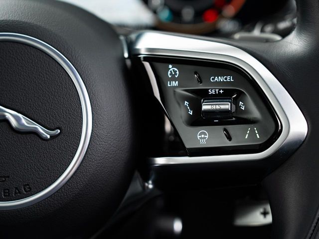 JAGUAR F-PACE 2024 Image 31