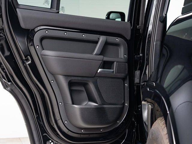 ROVER DEFENDER 2025 Image 31