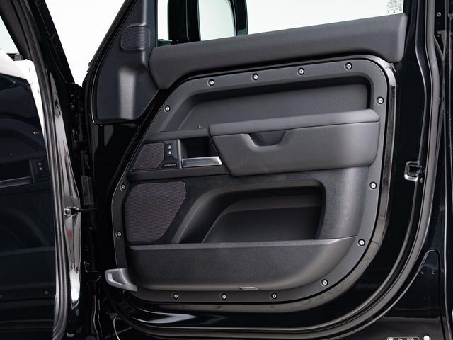 ROVER DEFENDER 2025 Image 31