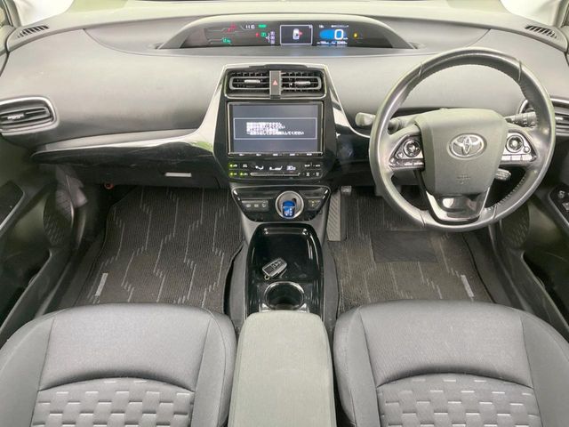 TOYOTA PRIUS PHV 2018 Image 31