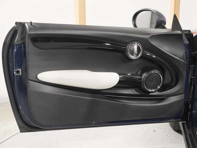 BMW MINI COOPER OPEN 2018 Image 31