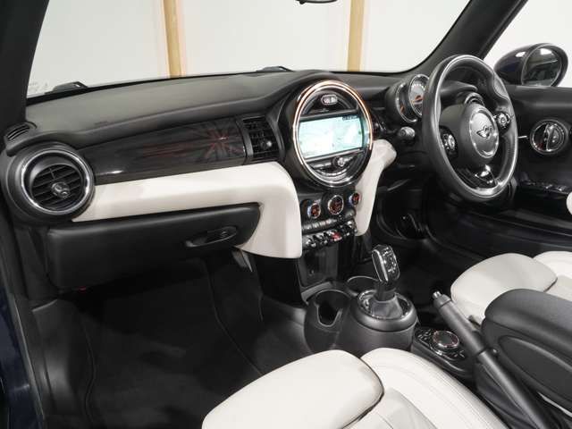 BMW MINI COOPER OPEN 2018 Image 31