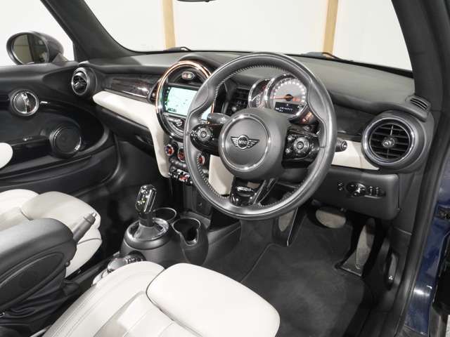 BMW MINI COOPER OPEN 2018 Image 31