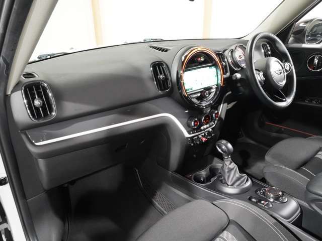 BMW MINI COOPER SD C 2018 Image 31