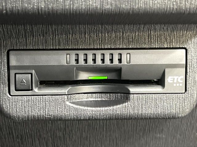 TOYOTA PRIUS ALPHA 2016 Image 31