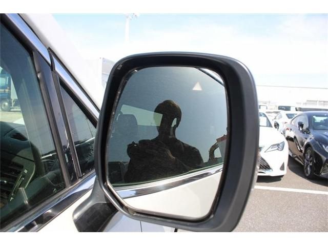 NISSAN ELGRAND 2024 Image 31