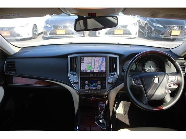 TOYOTA CROWN MAJESTA HYBRID 2014 Image 31