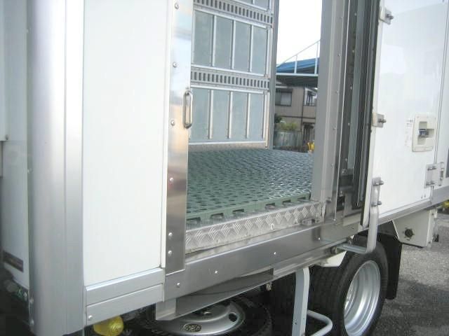 ISUZU ELF 2018 Image 31