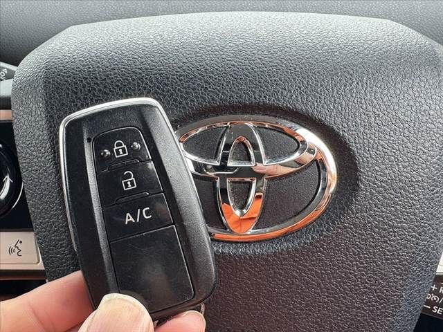 TOYOTA PRIUS PHV 2017 Image 31