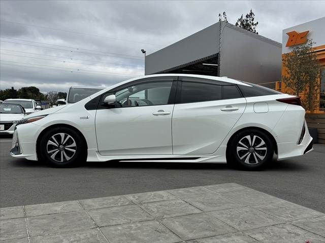TOYOTA PRIUS PHV 2017 Image 31