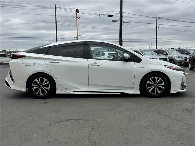 TOYOTA PRIUS PHV 2017 Image 31
