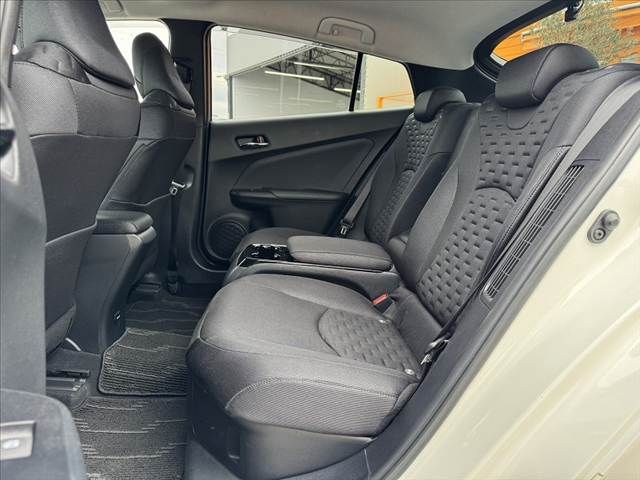 TOYOTA PRIUS PHV 2017 Image 31