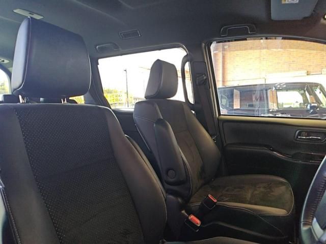 TOYOTA VOXY 2021 Image 31