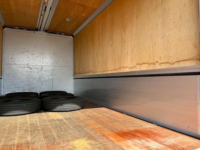 MITSUBISHI CANTER 2018 Image 31