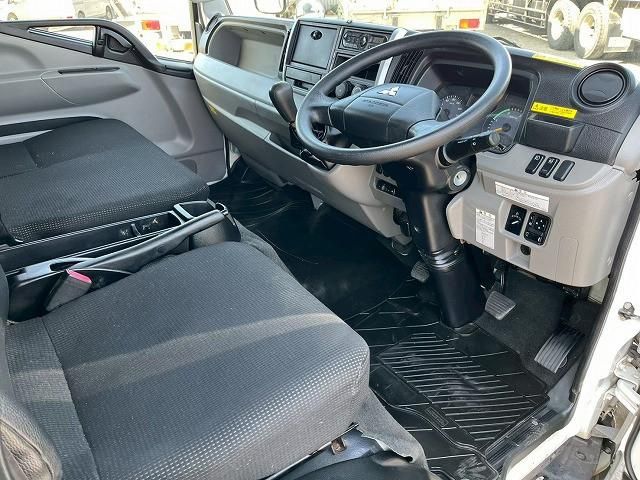 MITSUBISHI CANTER 2018 Image 31