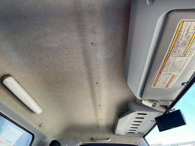 MITSUBISHI CANTER 2018 Image 31