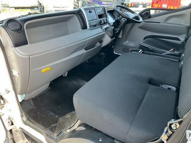 MITSUBISHI CANTER 2018 Image 31
