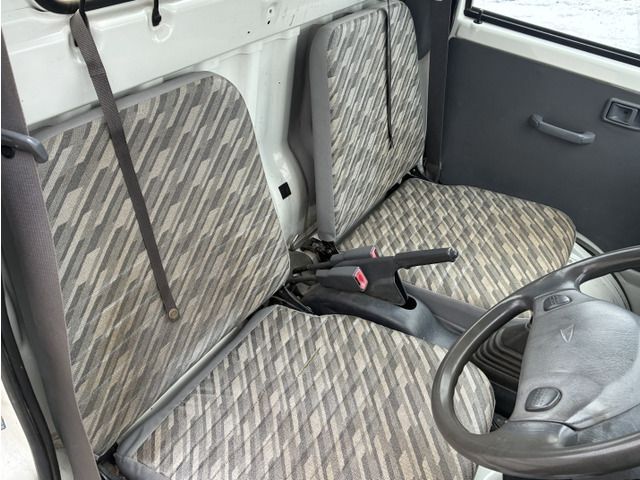 DAIHATSU HIJET TRUCK 4WD 2001 Image 31