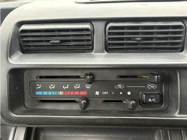 DAIHATSU HIJET TRUCK 4WD 2001 Image 31