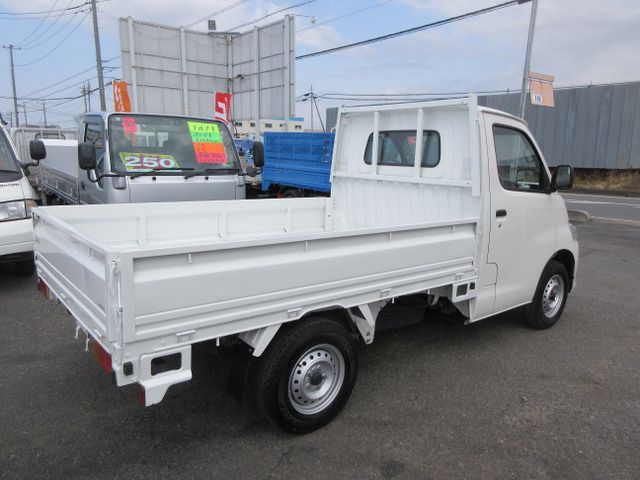 MAZDA BONGO TRUCK 2WD 2022 Image 31