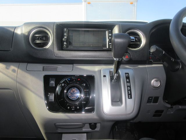 NISSAN NV350 CARAVAN 2020 Image 31