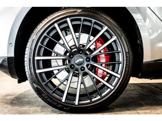 ASTON MARTIN SUV 2024 Image 31